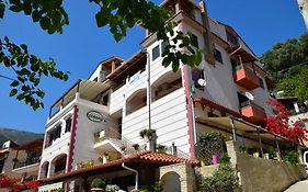 Zorbas Apartments